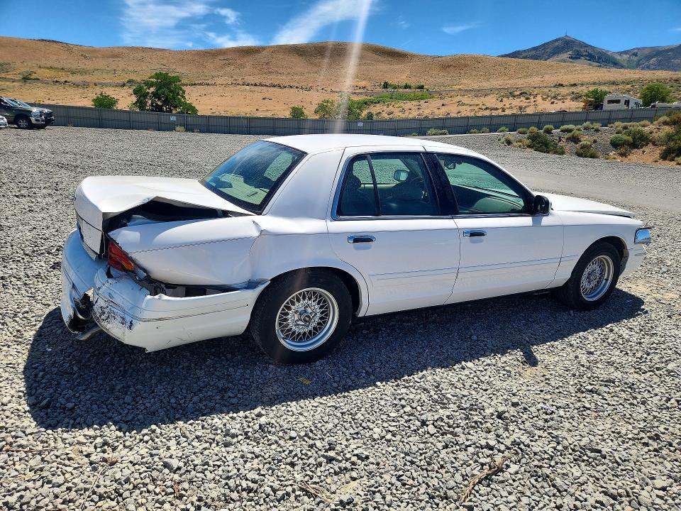 Продаж на аукціоні авто 2002 Ford Crown Victoria, vin: 2FAFP74W02X152772, номер лоту: 62607116