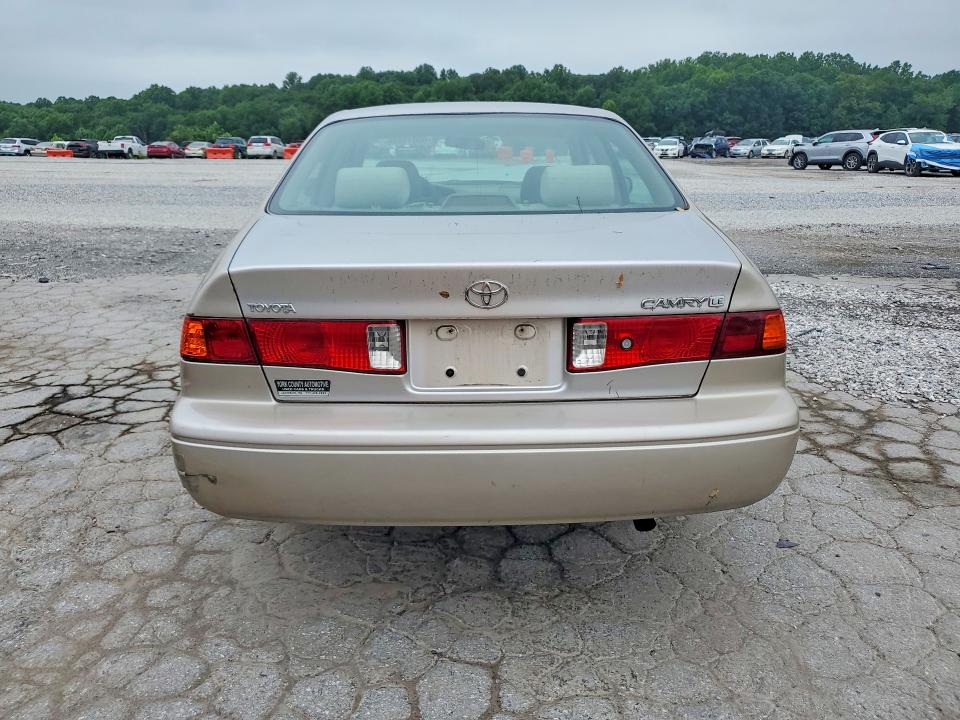60018686 :رقم المزاد ، 4T1BG22K9YU736918 vin ، 2000 Toyota Camry مزاد بيع