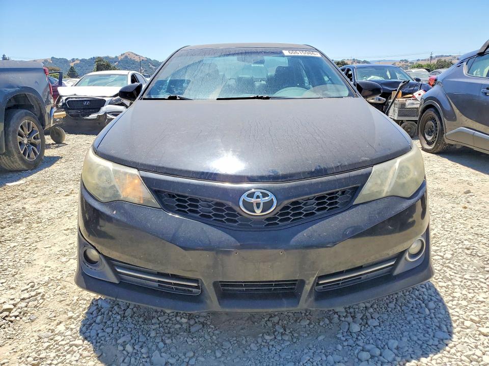 60615986 :رقم المزاد ، 4T1BF1FK4DU698709 vin ، 2013 Toyota Camry مزاد بيع