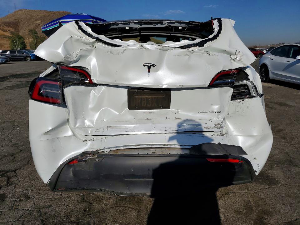 Продаж на аукціоні авто 2024 Tesla Model Y, vin: 7SAYGDEE9RA233710, номер лоту: 61154146