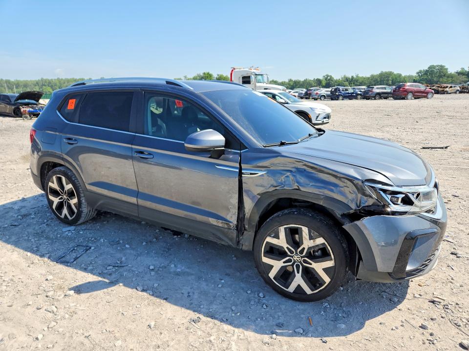 59303856 :رقم المزاد ، 3VV2X7B27NM044370 vin ، 2022 Volkswagen Taos مزاد بيع