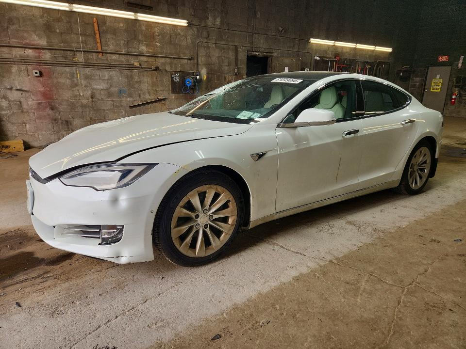 61049096 :رقم المزاد ، 5YJSA1E28KF340099 vin ، 2019 Tesla Model S مزاد بيع