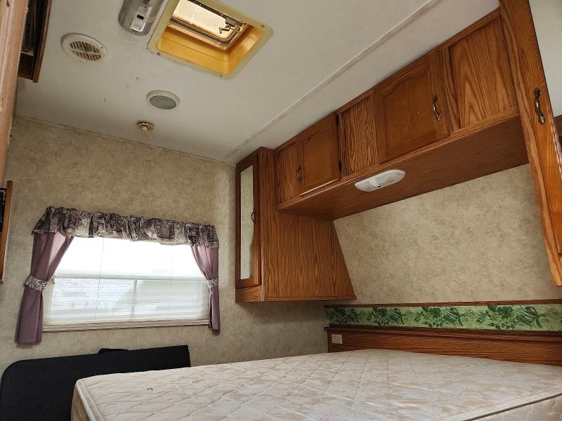 61392376 :رقم المزاد ، 4YDT294235B047944 vin ، 2005 Keystone Rv Trailers مزاد بيع