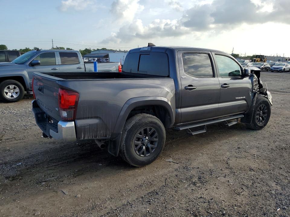 61173876 :رقم المزاد ، 5TFAZ5CN2MX097178 vin ، 2021 Toyota Tacoma مزاد بيع
