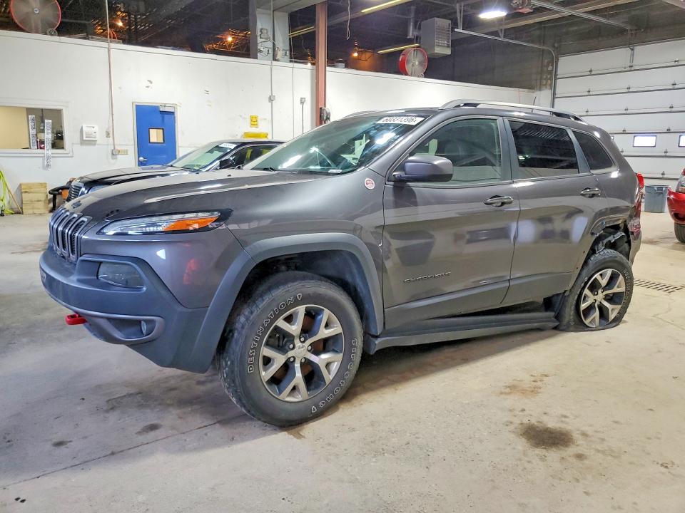 60331396 :رقم المزاد ، 1C4PJMBS4HW561277 vin ، 2017 Jeep Cherokee مزاد بيع