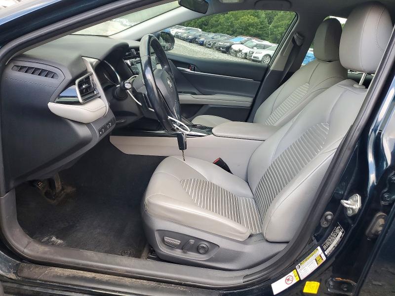 63172676 :رقم المزاد ، 4T1B11HK1KU685666 vin ، 2019 Toyota Camry مزاد بيع