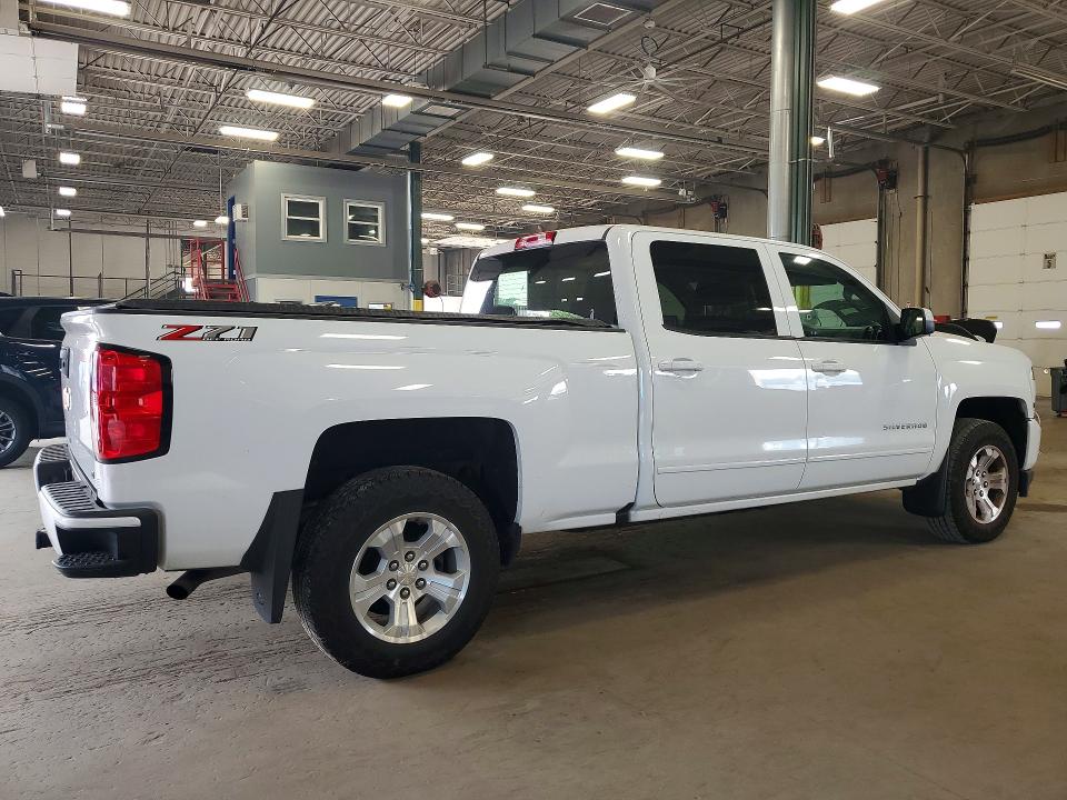 Продаж на аукціоні авто 2018 Chevrolet Silverado, vin: 3GCUKREC7JG474219, номер лоту: 61375126