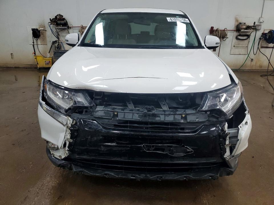 61005706 :رقم المزاد ، JA4AD3A37HZ005491 vin ، 2017 Mitsubishi Outlander مزاد بيع