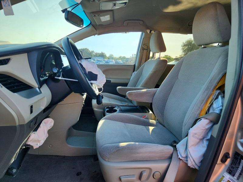 60046956 :رقم المزاد ، 5TDKK3DC4FS555788 vin ، 2015 Toyota Sienna مزاد بيع
