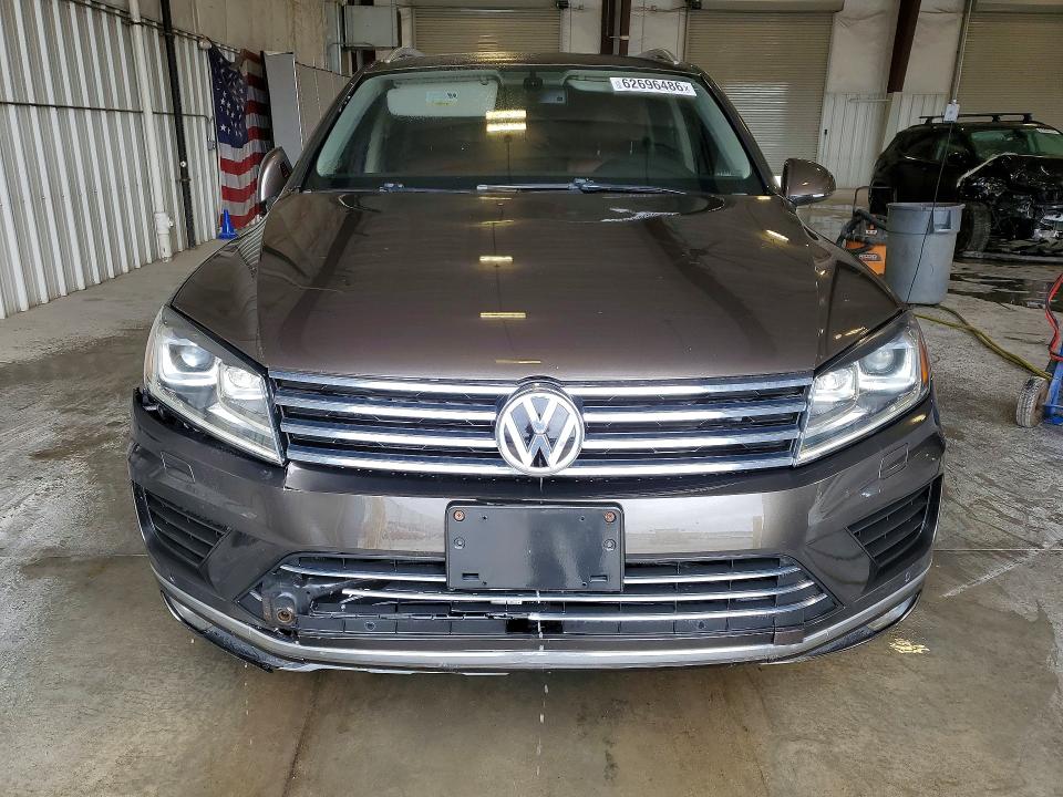 62696486 :رقم المزاد ، WVGEF9BP8FD006824 vin ، 2015 Volkswagen Touareg مزاد بيع