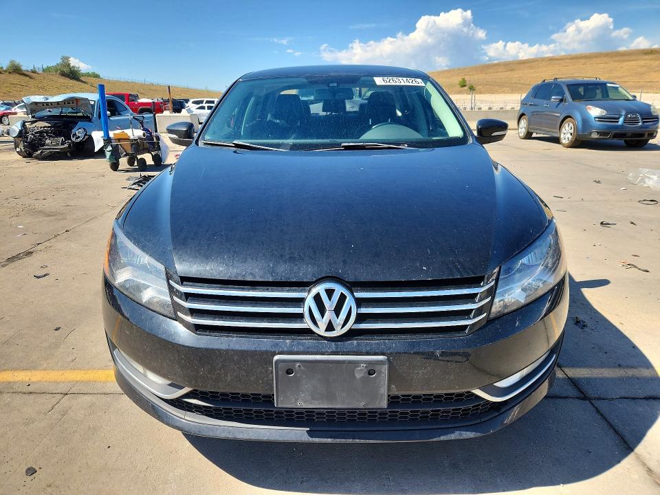 62631426 :رقم المزاد ، 1VWAS7A33FC121366 vin ، 2015 Volkswagen Passat مزاد بيع