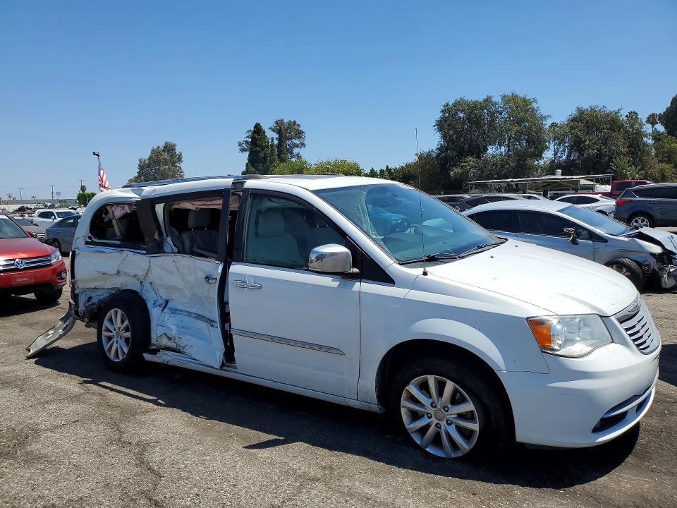 62954966 :رقم المزاد ، 2C4RC1GG4GR200600 vin ، 2016 Chrysler Town & Country مزاد بيع