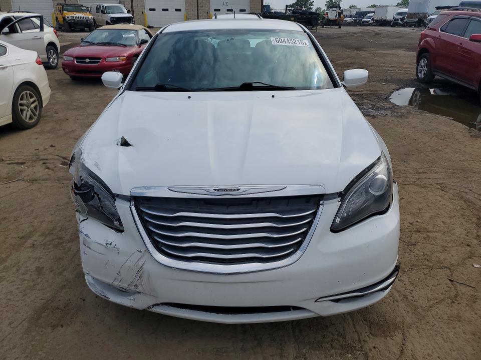 60445216 :رقم المزاد ، 1C3CCBBG7EN120144 vin ، 2014 Chrysler 200 مزاد بيع