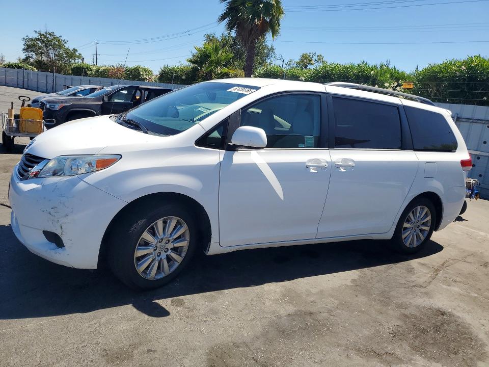 2014 Toyota Sienna მანქანა იყიდება აუქციონზე, vin: 5TDJK3DC3ES084825, აუქციონის ნომერი: 63430766