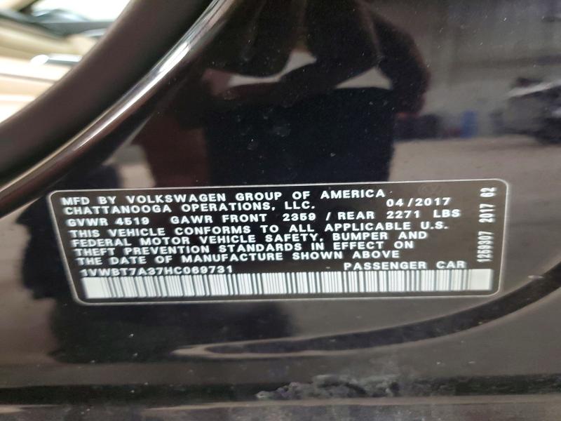 60668206 :رقم المزاد ، 1VWBT7A37HC069731 vin ، 2017 Volkswagen Passat مزاد بيع