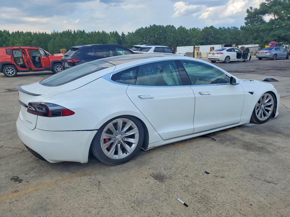 60760436 :رقم المزاد ، 5YJSA1E40KF330376 vin ، 2019 Tesla Model S مزاد بيع