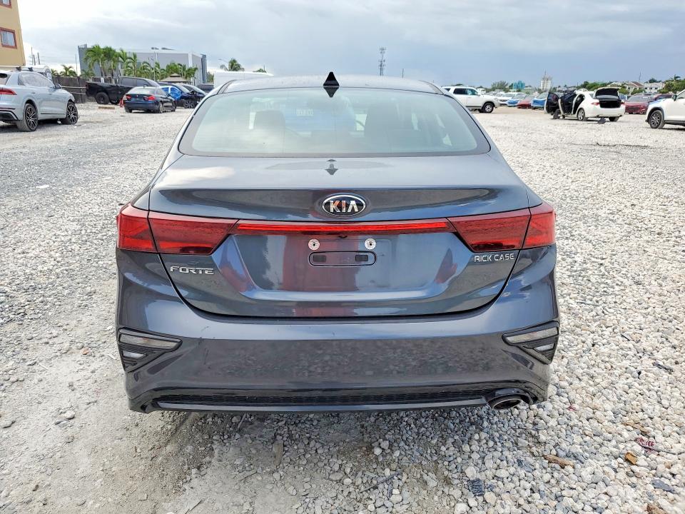 2020 Kia Forte მანქანა იყიდება აუქციონზე, vin: 3KPF24AD4LE185887, აუქციონის ნომერი: 62418586