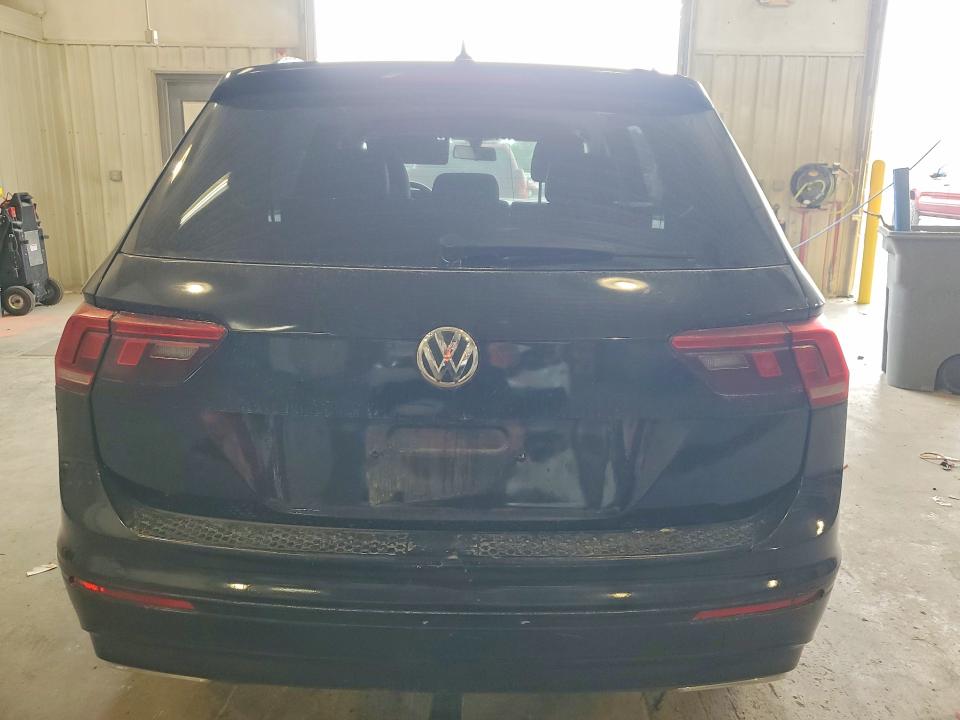 Продажа на аукционе авто 2018 Volkswagen Tiguan, vin: 3VV3B7AX7JM106568, номер лота: 61582416