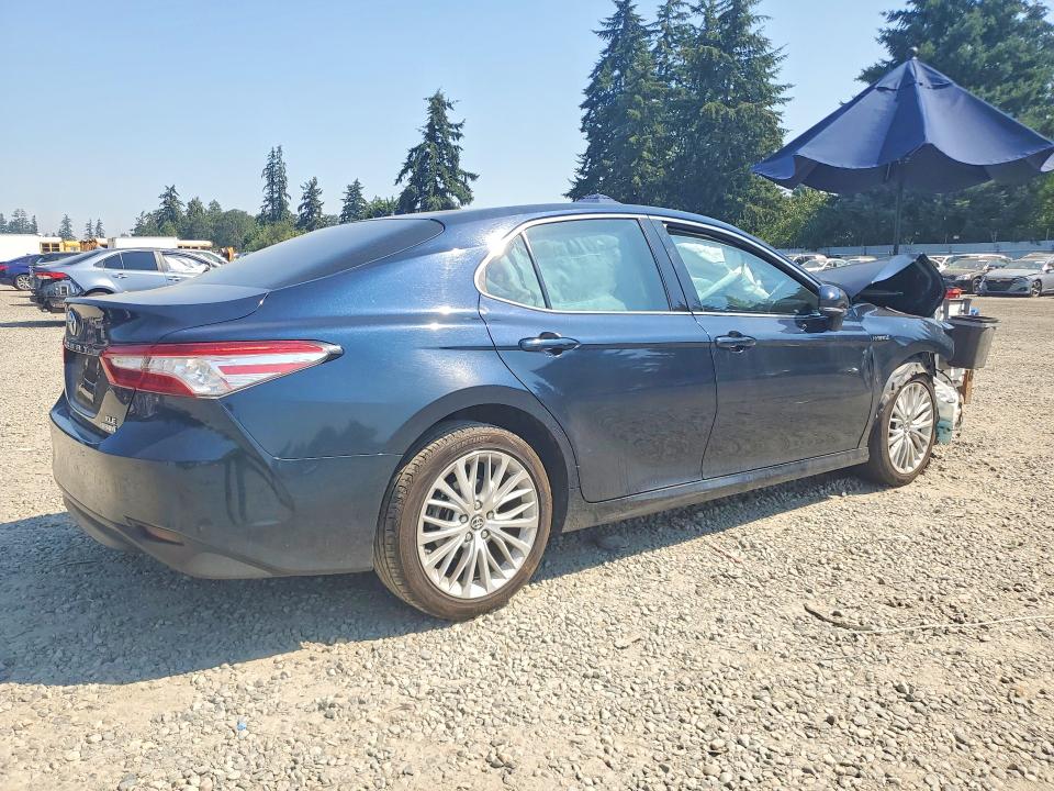 2018 Toyota Camry Hybrid მანქანა იყიდება აუქციონზე, vin: 4T1B21HK9JU503983, აუქციონის ნომერი: 61913316