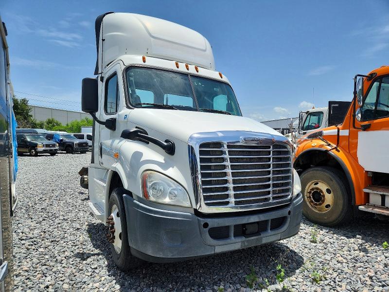 2017 Freightliner Cascadia 113 მანქანა იყიდება აუქციონზე, vin: 3AKBGADV5HSJD0486, აუქციონის ნომერი: 61036826