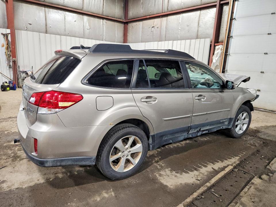 62640726 :رقم المزاد ، 4S4BRBDC3E3244631 vin ، 2014 Subaru Outback مزاد بيع