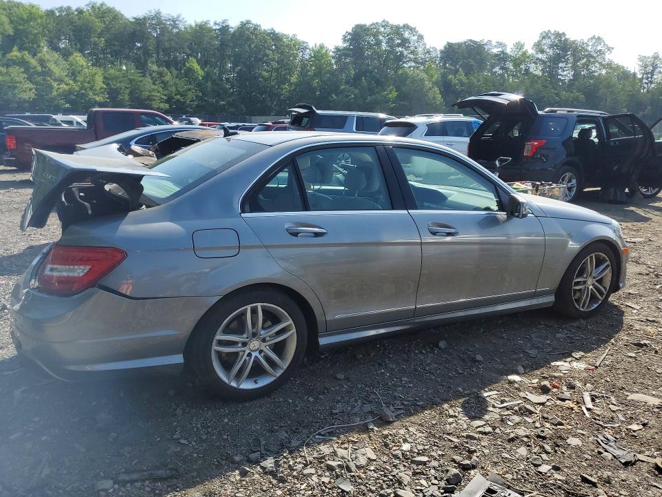 Продаж на аукціоні авто 2013 Mercedes-benz C, vin: WDDGF8AB5DR282574, номер лоту: 59649236