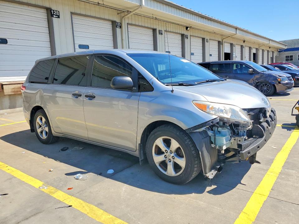 Продажа на аукционе авто 2014 Toyota Sienna, vin: 5TDZK3DC2ES502620, номер лота: 61134636