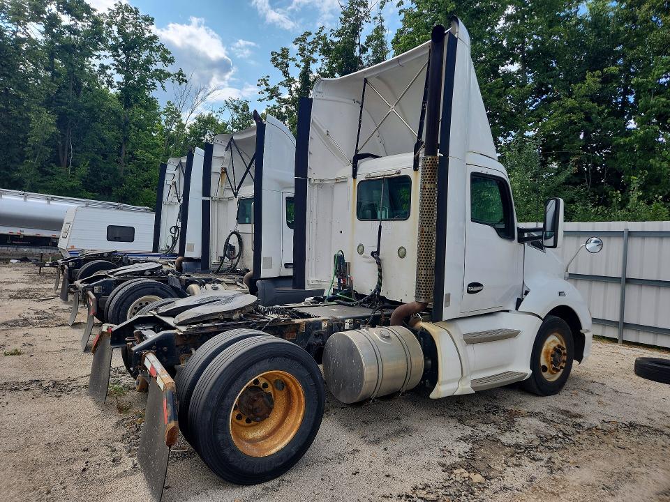 61970266 :رقم المزاد ، 1XKYA48X7FJ403411 vin ، 2015 Kenworth Construction مزاد بيع