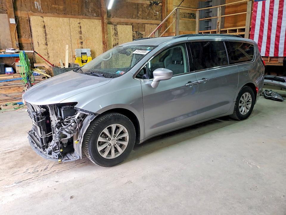 61870996 :رقم المزاد ، 2C4RC1FG5JR113278 vin ، 2018 Chrysler Pacifica مزاد بيع