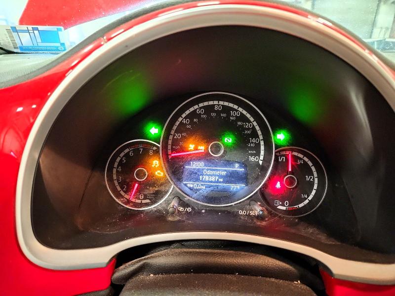 63038886 :رقم المزاد ، 3VWJX7AT5EM631295 vin ، 2014 Volkswagen Beetle مزاد بيع