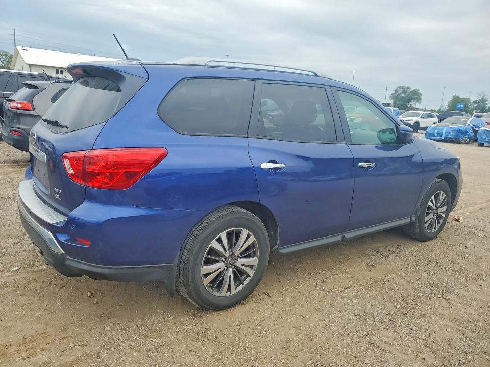 62442256 :رقم المزاد ، 5N1DR2MM4HC611915 vin ، 2017 Nissan Pathfinder مزاد بيع