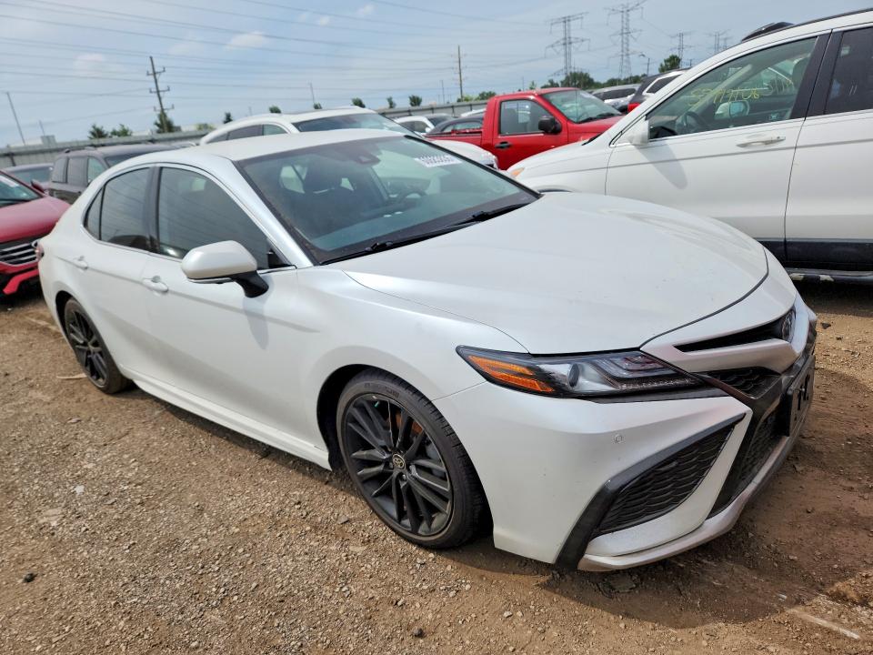 60683836 :رقم المزاد ، 4T1K31AK8NU572273 vin ، 2022 Toyota Camry مزاد بيع