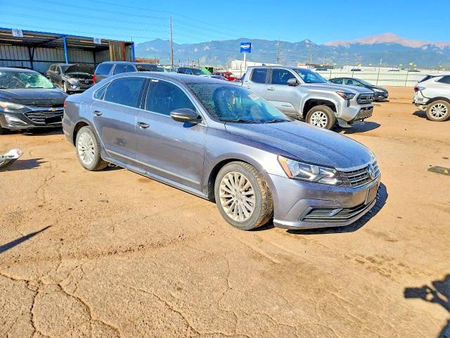 60990066 :رقم المزاد ، 1VWBT7A37HC075772 vin ، 2017 Volkswagen Passat مزاد بيع