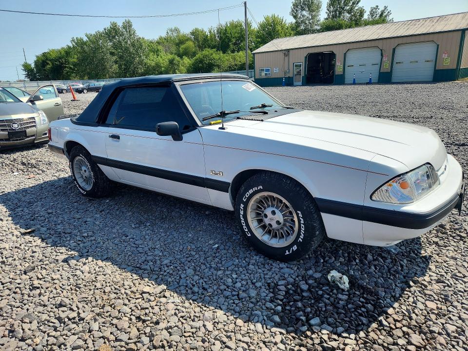 62871776 :رقم المزاد ، 1FABP44A1JF161041 vin ، 1988 Ford Mustang مزاد بيع