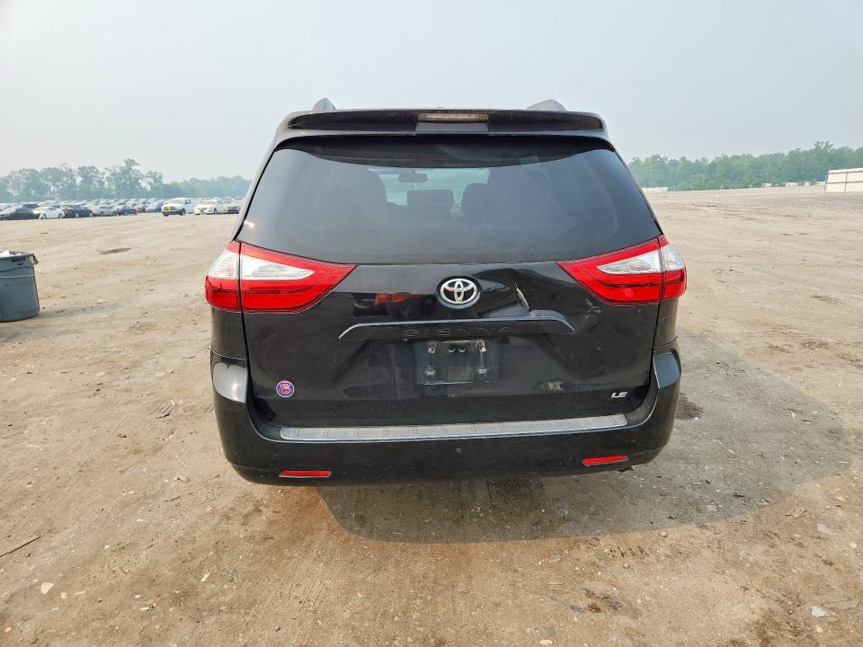 61793976 :رقم المزاد ، 5TDKZ3DC3HS822658 vin ، 2017 Toyota Sienna مزاد بيع