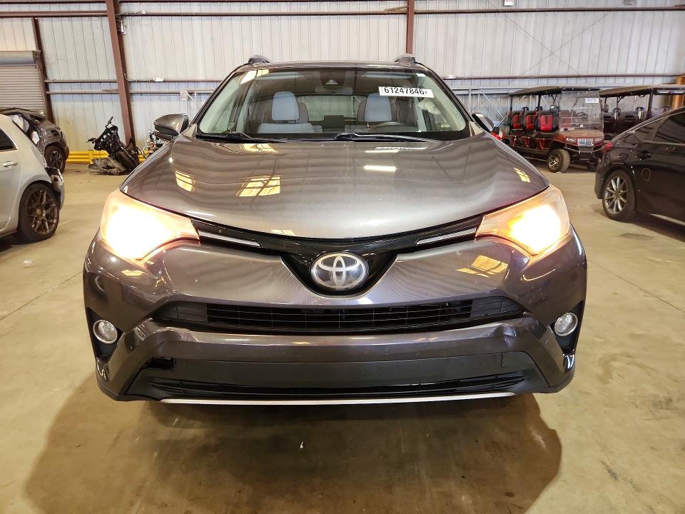 Продаж на аукціоні авто 2017 Toyota Rav4, vin: JTMWFREV1HJ140162, номер лоту: 61247846