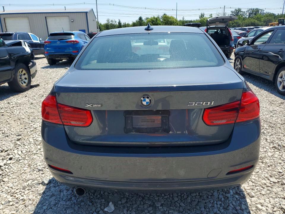 62594886 :رقم المزاد ، WBA8E5G55JNU47105 vin ، 2018 Bmw 320 مزاد بيع