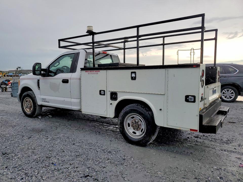 61770266 :رقم المزاد ، 1FDBF2A60HEB60251 vin ، 2017 Ford F250supdty مزاد بيع