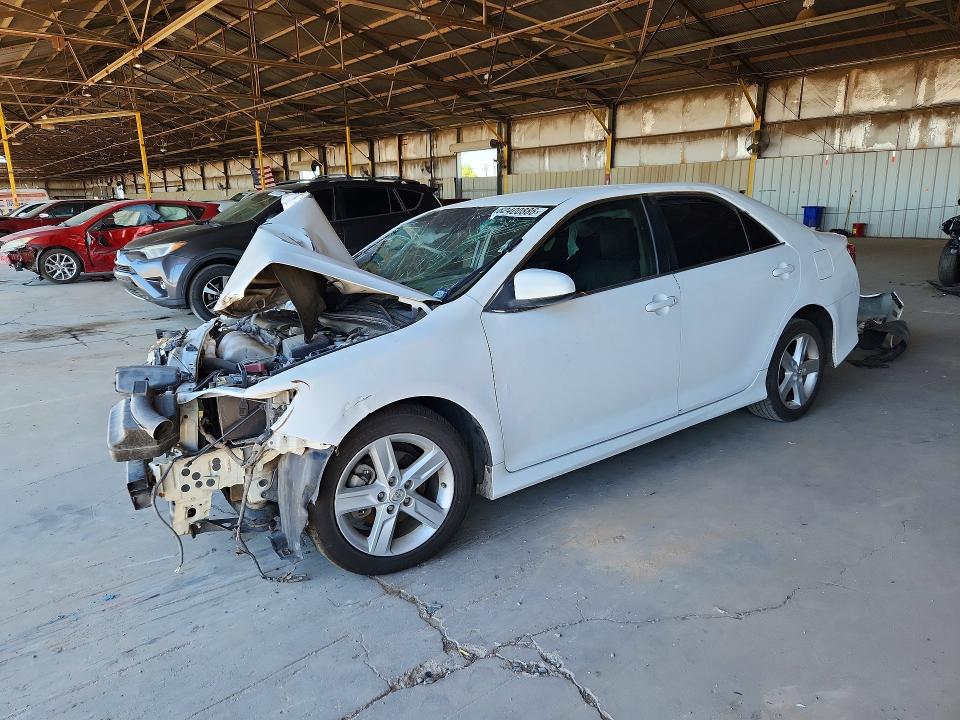 62400886 :رقم المزاد ، 4T1BF1FKXEU324171 vin ، 2014 Toyota Camry مزاد بيع