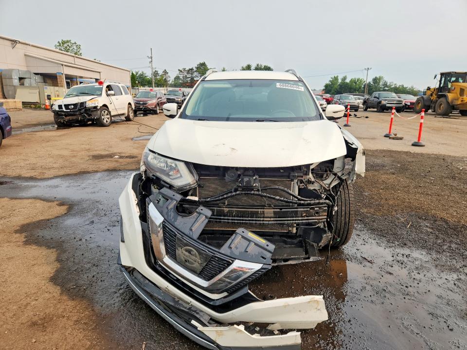 60868046 :رقم المزاد ، 5N1AT2MV8HC844791 vin ، 2017 Nissan Rogue مزاد بيع