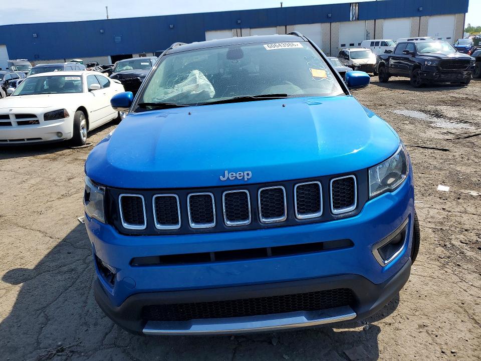 60643986 :رقم المزاد ، 3C4NJDCB8JT418723 vin ، 2018 Jeep Compass مزاد بيع