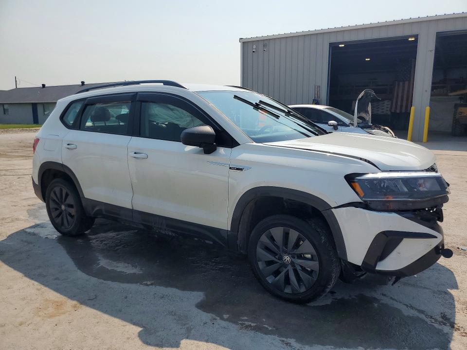 Продаж на аукціоні авто 2024 Volkswagen Taos, vin: 3VV5X7B26RM103685, номер лоту: 62882166
