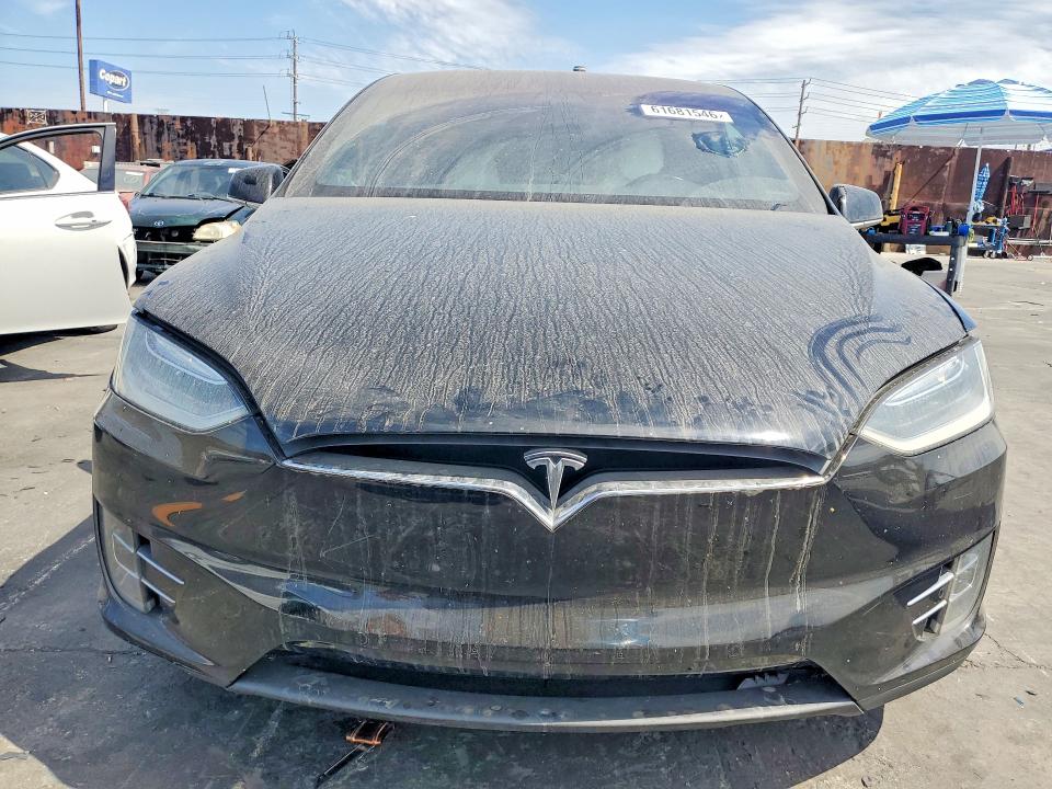 61681546 :رقم المزاد ، 5YJXCBE25GF027167 vin ، 2016 Tesla Model X مزاد بيع