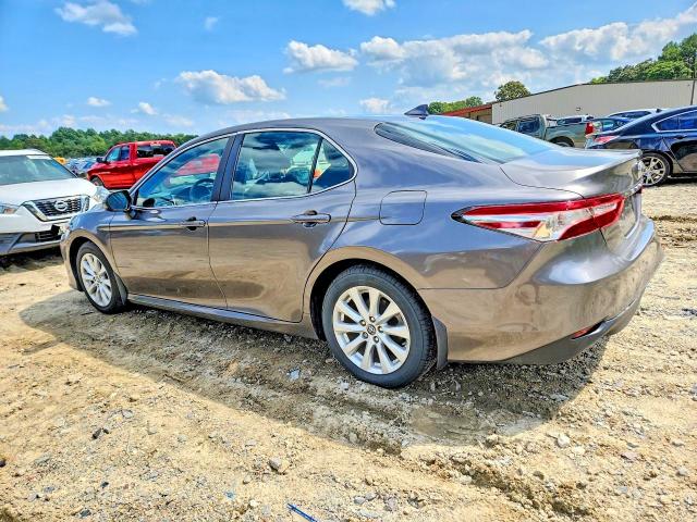62546436 :رقم المزاد ، 4T1B11HK6KU806742 vin ، 2019 Toyota Camry مزاد بيع