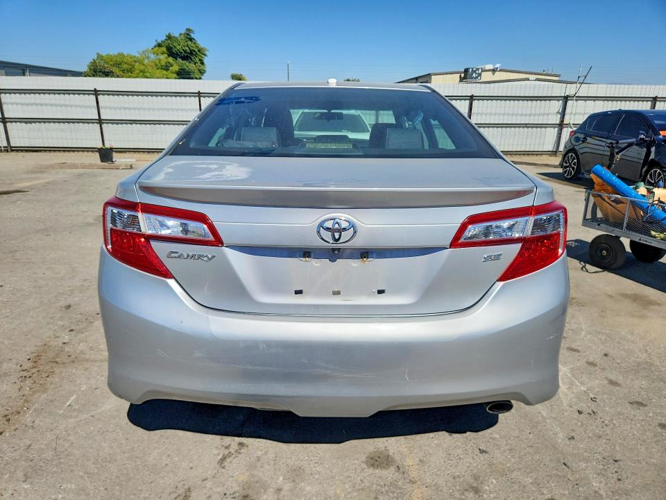 63375786 :رقم المزاد ، 4T1BF1FK5CU605467 vin ، 2012 Toyota Camry مزاد بيع