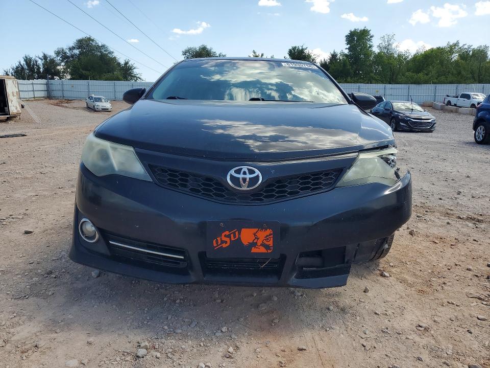 61935756 :رقم المزاد ، 4T1BF1FK4EU835228 vin ، 2014 Toyota Camry مزاد بيع