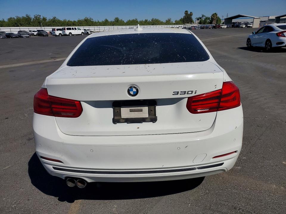 61614306 :رقم المزاد ، WBA8B9G54JNV00196 vin ، 2018 Bmw 330 مزاد بيع