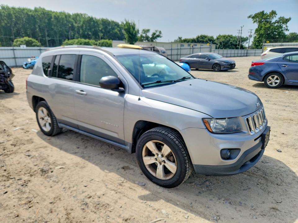 61630076 :رقم المزاد ، 1C4NJDBB3FD416621 vin ، 2015 Jeep Compass مزاد بيع