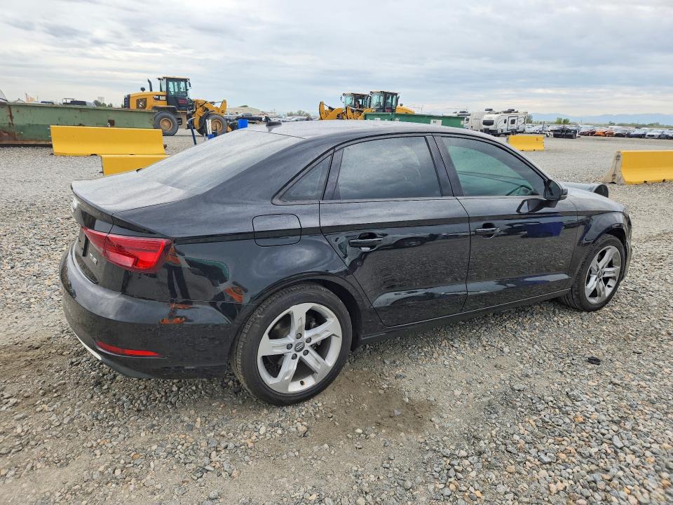 Продаж на аукціоні авто 2018 Audi A3, vin: WAUAUGFF1J1033627, номер лоту: 61889766