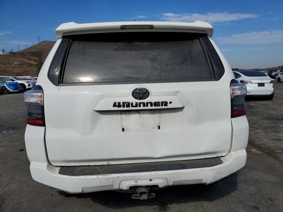 61539706 :رقم المزاد ، JTEBU5JRXJ5533111 vin ، 2018 Toyota 4runner مزاد بيع
